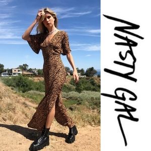 🌿🆕 NASTY GAL Leopard Slit Flowy Maxi Dress